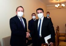 Aİ komissarı Hikmət Hacıyevlə görüşüb Avropa İttifaqının (Aİ) Qonşuluq Siyasəti və Genişlənmə danışıqları üzrə komissarı Oliver Varhelyi Azərbaycan Prezidentinin köməkçisi – Prezident Administrasiyasının Xarici siyasət məsələləri şöbəsinin müdiri Hikmət Hacıyevlə görüşüb