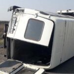 Kürdəmirdə sərnişin mikroavtobusu aşıb
