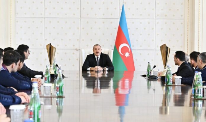 Prezident İlham Əliyev Macarıstanda keçirilmiş Güləş üzrə Avropa çempionatında iştirak edən Azərbaycan millisinin üzvlərini qəbul edib