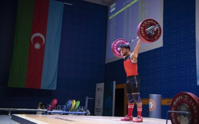 İsa Rüstəmov ağır atletika üzrə Azərbaycan çempionu