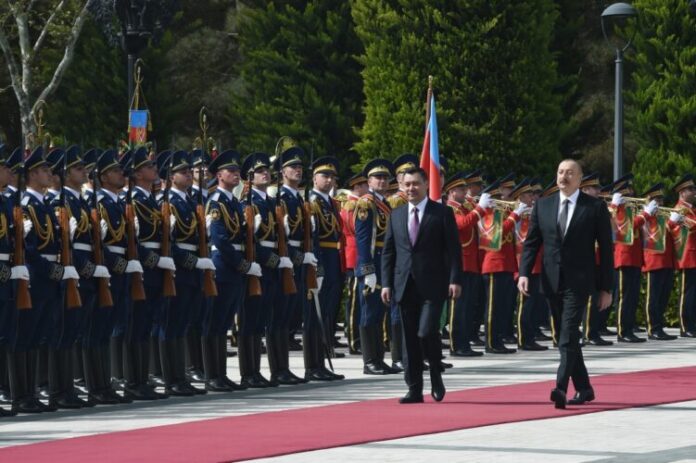 Qırğız Respublikasının Prezidenti Sadır Japarovun rəsmi qarşılanma mərasimi