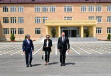 Prezident İlham Əliyev və birinci xanım Mehriban Əliyeva Bakının Kürdəxanı qəsəbəsində inşa olunan 304 nömrəli tam orta məktəbin açılışında iştirak ediblər Prezident İlham Əliyev və birinci xanım Mehriban Əliyeva Bakının Kürdəxanı qəsəbəsində inşa olunan 304 nömrəli tam orta məktəbin açılışında iştirak ediblər