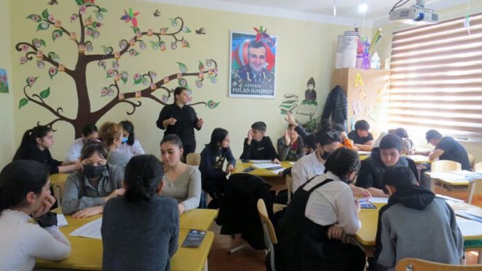 Azad Müəllimlər İctimai Birliyinin həyata keçirdiyi layihəsi çərçivəsində növbəti üçüncü təlim