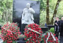 Xalq şairi Musa Yaqubun qəbirüstü abidəsinin açılışı olub Xalq şairi Musa Yaqubun qəbirüstü abidəsi