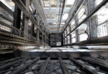 Bakıda çoxmərtəbəli yaşayış binasında lift qırılıb, xəsarət alanlar var lift