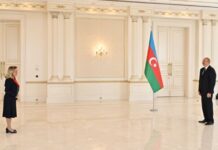 Prezident İlham Əliyev Panamanın Azərbaycanda yeni təyin olunmuş səfirinin etimadnaməsini qəbul edib Prezident İlham Əliyev Panamanın Azərbaycanda yeni təyin olunmuş səfirinin etimadnaməsini qəbul edib