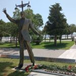 Müslüm Maqomayevin abidəsi