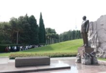 III Yay Düşərgəsinin iştirakçıları Fəxri və Şəhidlər xiyabanlarını ziyarət ediblər