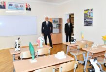 Prezident İlham Əliyev Bakının Nəsimi rayonunda yeni korpusu tikilən 35 saylı tam orta məktəbdə yaradılan şəraitlə tanış olub Prezident İlham Əliyev Bakının Nəsimi rayonunda yeni korpusu tikilən 35 saylı tam orta məktəbdə yaradılan şəraitlə tanış olub