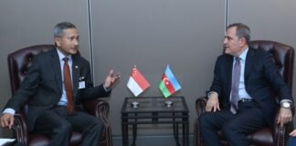 Azərbaycan Respublikasının xarici işlər naziri Ceyhun Bayramov və Sinqapurun xarici işlər naziri Vivian Balakrişnan