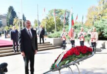 Prezident İlham Əliyev Sofiyada naməlum əsgərin məzarını ziyarət edib Prezident İlham Əliyev Sofiyada naməlum əsgərin məzarını ziyarət edib