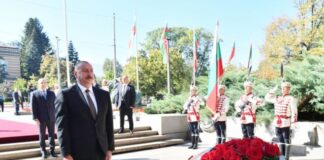 Prezident İlham Əliyev Sofiyada naməlum əsgərin məzarını ziyarət edib