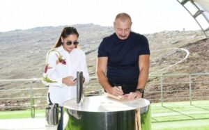 İlham Əliyev və Mehriban Əliyeva Ağdamda Atçılıq Nəsilartırma Mərkəzinin təməlini qoyublar