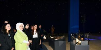 Azərbaycanın birinci xanımı Mehriban Əliyeva Səmərqənddə “Zamanın ilğımları” adlı sərgi ilə tanış olub