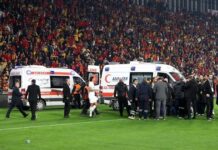Türkiyədə futbol matçı stadionda baş verən iğtişaşlar səbəbindən dayandırılıb