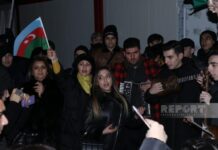 Xankəndi-Laçın yolunda aksiya iştirakçıları vətənpərvərlik ruhunda mahnılar ifa edirlər Xankəndi-Laçın yolunda aksiya iştirakçıları vətənpərvərlik ruhunda mahnılar ifa edirlər