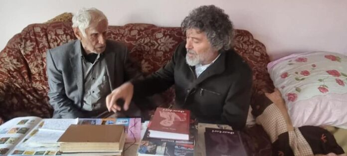 "Qanun" nəşriyyatının direktoru Şahbaz Xuduoğlu azərbaycanlı yazıçı, tərcüməçi və tarixçi Əlisa Nicat