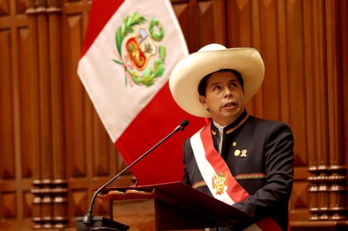 Peru prezidenti parlamentin buraxıldığını elan edib