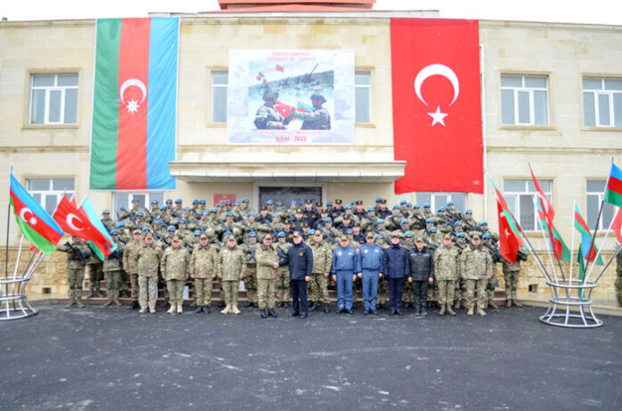 "Qardaş yumruğu" təlimi