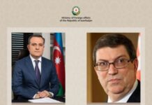 Azərbaycan Respublikasının xarici işlər naziri Ceyhun Bayramov ilə Kubanın xarici işlər naziri Bruno Eduardo Rodriqes Parrilya