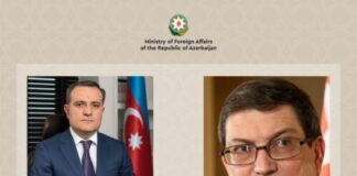 Azərbaycan Respublikasının xarici işlər naziri Ceyhun Bayramov ilə Kubanın xarici işlər naziri Bruno Eduardo Rodriqes Parrilya