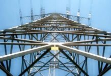 Kaliforniyada güclü fırtına səbəbindən 180 minə yaxın ev işıqsız qalıb elektrik