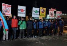 Laçın-Xankəndi yolu: Aksiya iştirakçıları gecə saatlarında da şüarlar səsləndirirlər Laçın-Xankəndi yolu