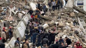 Türkiyədə xilasedicilər dörd azərbaycanlı tələbəni dağıntılar altından çıxarıb
