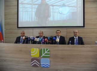 "Azərsu" ASC-nin sədr müavini Etibar Məmmədov "Ölkədə su qıtlığının səbəbləri və mövcud vəziyyət" mövzusunda keçirilən brifinq