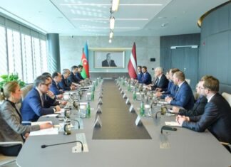 İqtisadiyyat naziri Mikayıl Cabbarov Latviya Prezidenti Katibliyinin rəhbəri Andris Teikmanis ilə görüşüb