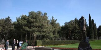 X Qlobal Bakı Forumunun iştirakçıları Ulu Öndər Heydər Əliyevin məzarını ziyarət ediblər