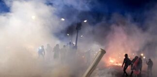 Fransanın paytaxtı Parisdə polis nümayişçilərə qarşı gözyaşardıcı qazdan istifadə edib