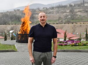 Dövlətimizin başçısı kənddə Novruz tonqalını alovlandırıb və Azərbaycan xalqını bayram münasibətilə təbrik edib