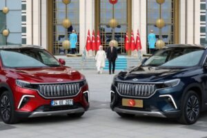 Türkiyənin ilk yerli avtomobili “TOGG”un T10X modeli Prezident Rəcəb Tayyib Ərdoğana təqdim olunub
