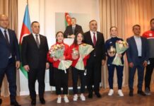 İrəvanda Avropa çempionatında medallarını ölkəmizə həsr edən türkiyəli idmançılara hədiyyələr təqdim olunub