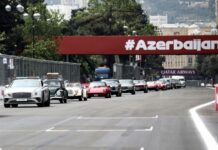 Azərbaycan Qran-Prisinin keçirildiyi trekdə klassik avtomobillərin yürüşü