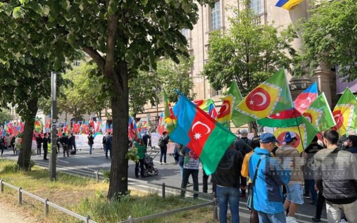 Berlində güney azərbaycanlılar etiraz aksiyası