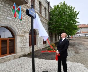 Şuşada Dəmir Yumruq küçəsinin lövhəsinin açılışı