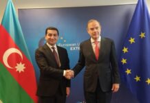 Azərbaycan Prezidentinin köməkçisi - Prezident Administrasiyasının Xarici siyasət məsələləri şöbəsinin müdiri Hikmət Hacıyev və Avropa İttifaqının Avropa Xarici Fəaliyyət Xidmətinin Baş katibinin siyasi məsələlər üzrə müavini Enrike Mora
