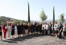 Dövlət başçısı Laçın şəhərinə qayıdan əhali ilə görüşüb