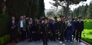 Veteranlar Ulu Öndər Heydər Əliyevin məzarını ziyarət ediblər