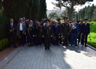 Veteranlar Ulu Öndər Heydər Əliyevin məzarını ziyarət ediblər