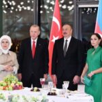 Bakıda Türkiyə Prezidenti Rəcəb Tayyib Ərdoğanın və birinci xanım Əminə Ərdoğanın şərəfinə dövlət ziyafəti verilib