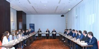 Ceyhun Bayramov Slovakiyaya səfəri çərçivəsində dəyirmi masada iştirak edir