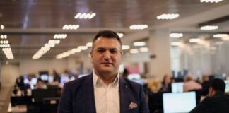 yazıçı Cem Küçük
