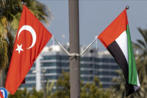 Türkiyə Cümhuriyyəti və Birləşmiş Ərəb Əmirlikləri bayraqları