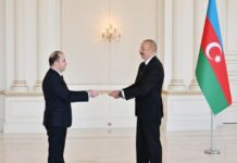 Avqustun 18-də Azərbaycan Respublikasının Prezidenti İlham Əliyev Tacikistan Respublikasının ölkəmizdə yeni təyin olunmuş fövqəladə və səlahiyyətli səfiri İlxom Abduraxmonun etimadnaməsini qəbul edib