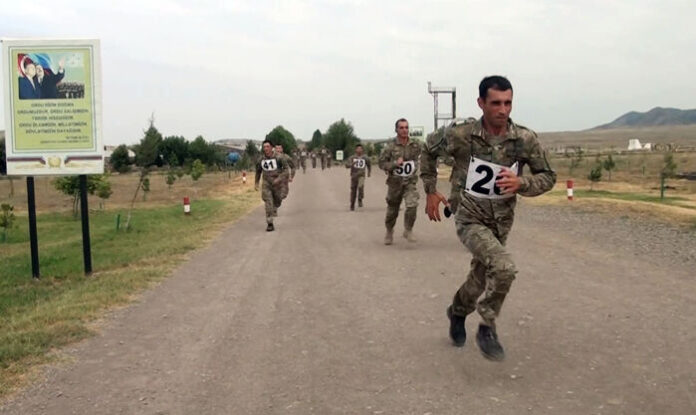 Hərbi qulluqçuların fərdi hazırlığı yoxlanılır