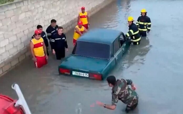 Bərdənin Qaraqoyunlu kəndində subasma ilə əlaqədar təxliyə işləri