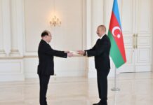Avqustun 18-də Azərbaycan Respublikasının Prezidenti İlham Əliyev Koreya Xalq Demokratik Respublikasının ölkəmizdə yeni təyin olunmuş fövqəladə və səlahiyyətli səfiri Sin Xon Çxolun etimadnaməsini qəbul edib